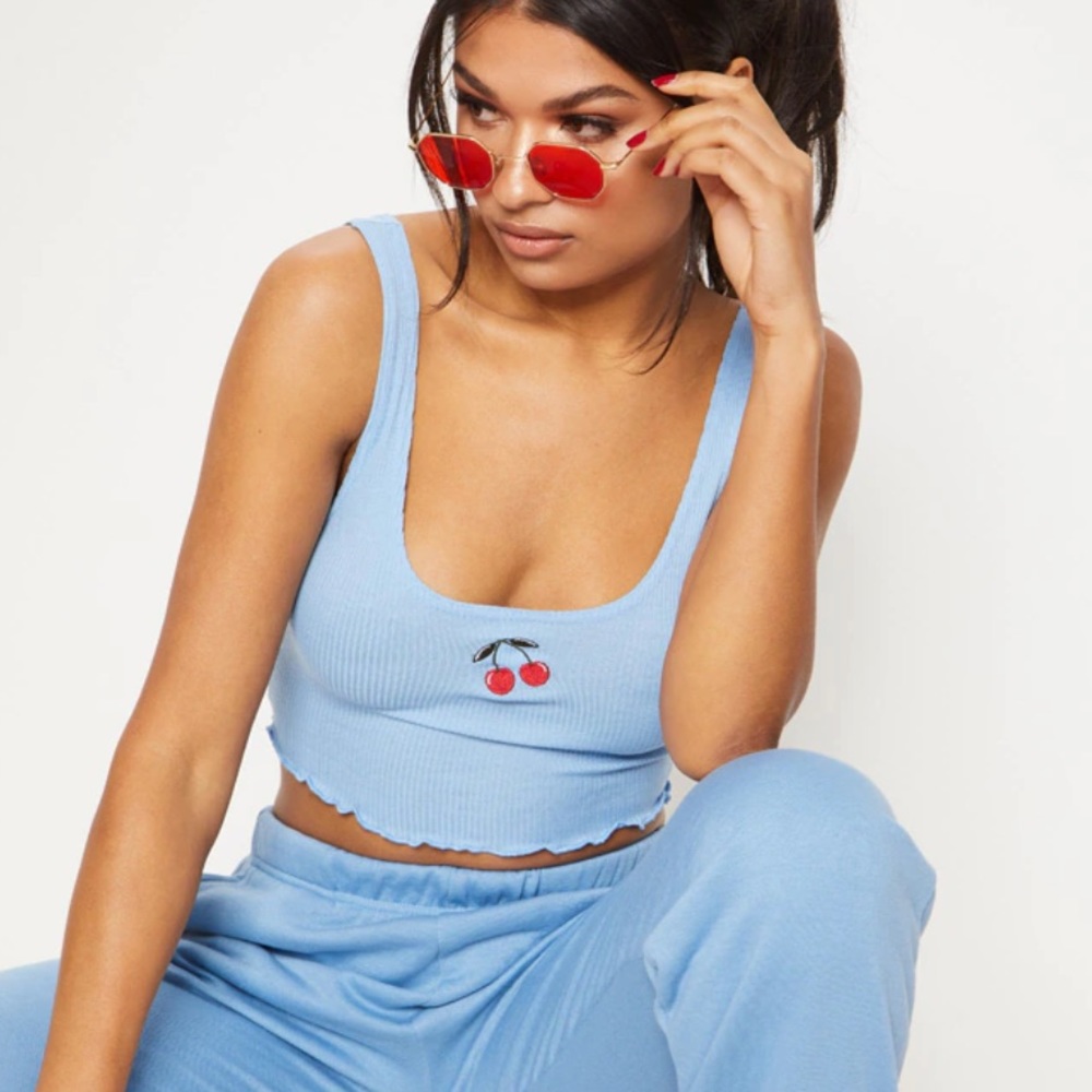 baby blue pretty little thing crop tank top